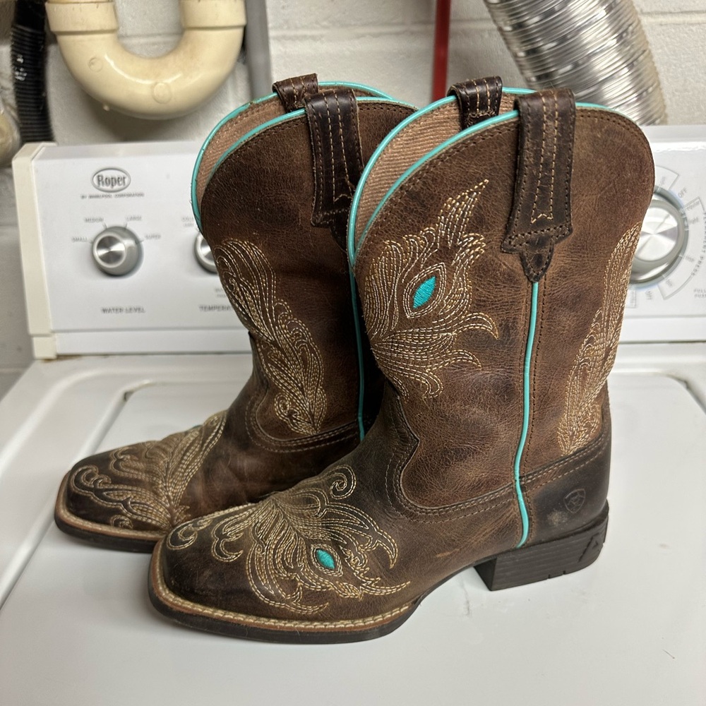 Ariat Tan and Turquoise Western Boots